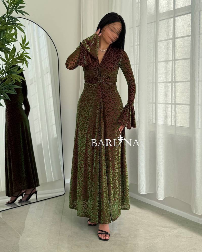 Long dress with a leopard print and a wrap cut