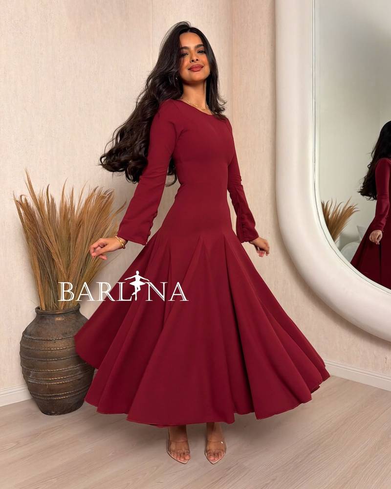 Elegant burgundy midi dress with long sleeves