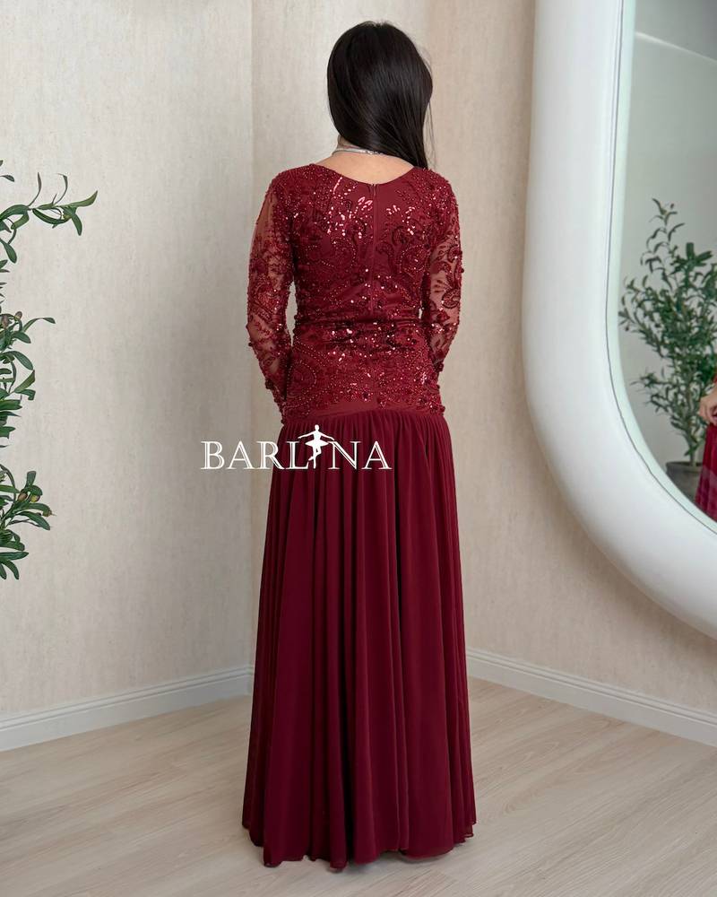 Elegant burgundy dress with pleats and sequin embroidery