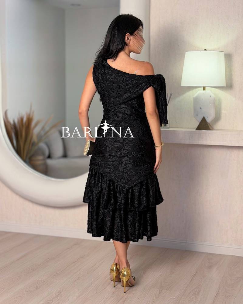 A soft midi dress with an elegant floral print