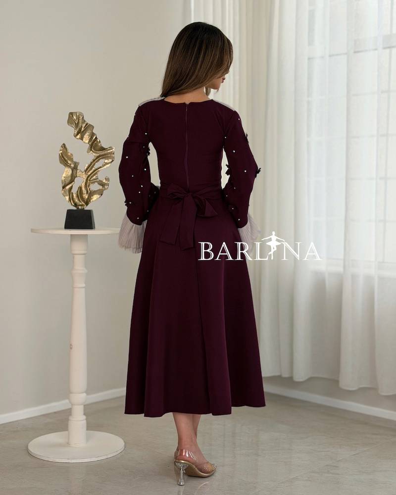 Elegant burgundy midi dress