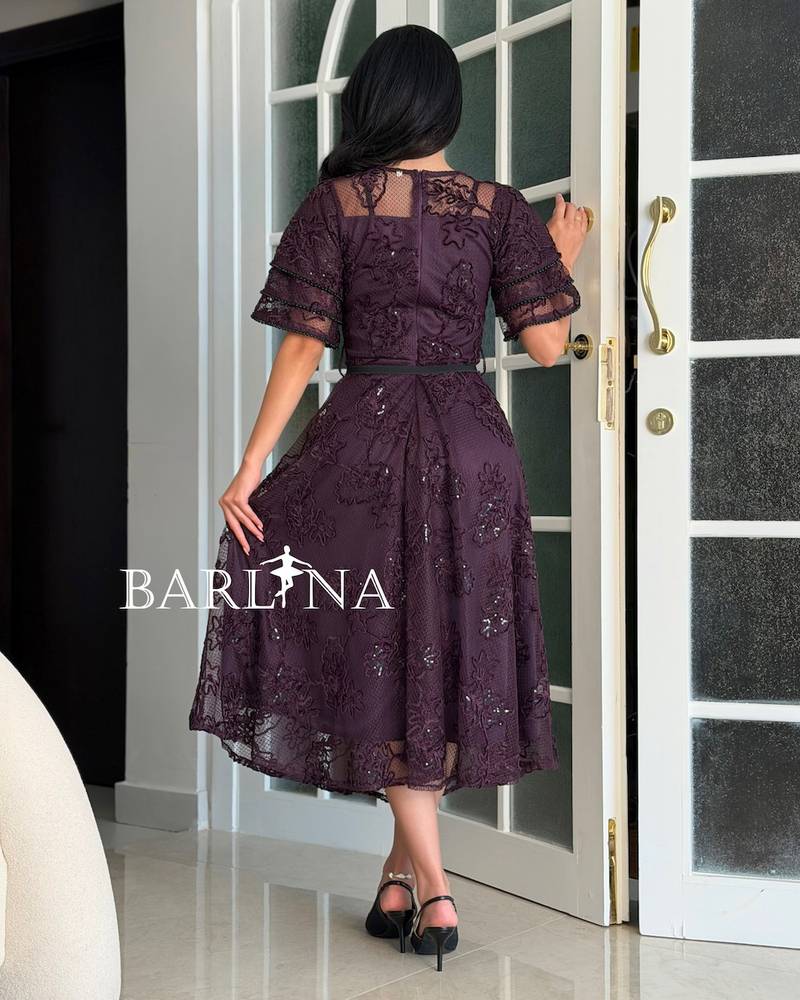 Wide midi dress with a waist belt