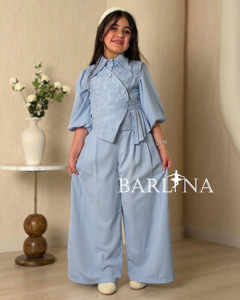 Girls' outfit with wide-leg pants and embroidered vest