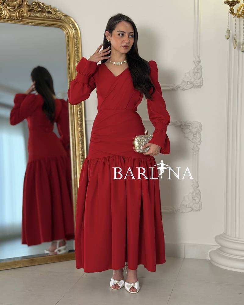 Burgundy V-neck fitted dress