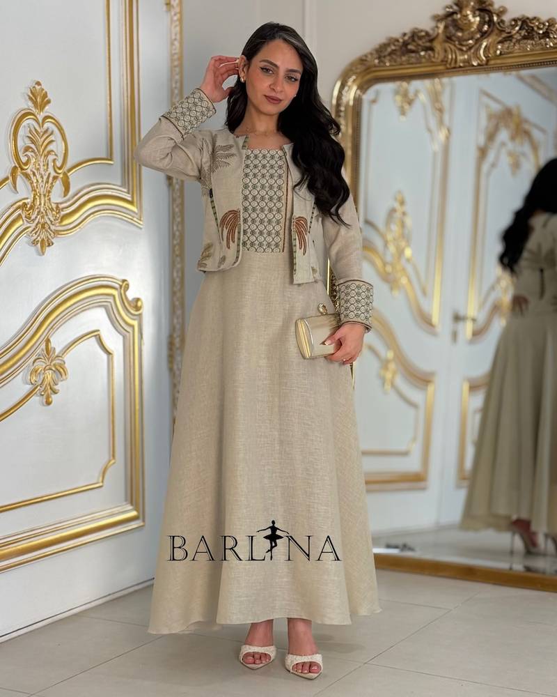 Beige dress with a jacket embroidered with palm trees