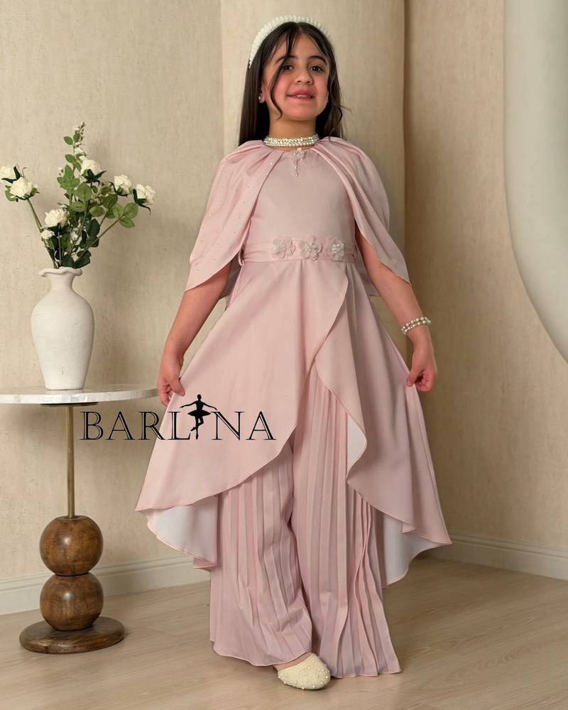 Girls' outfit with a long blouse and pleated pants