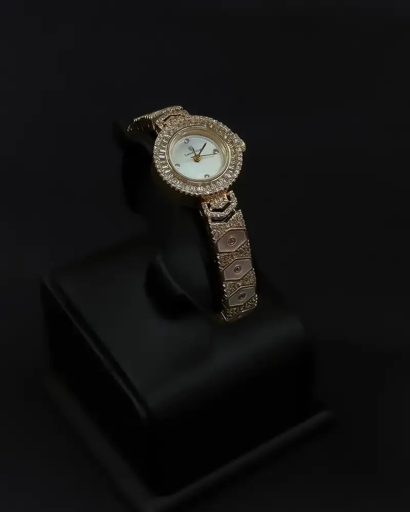 ساعة سهرة نسائية بميناء دائري 