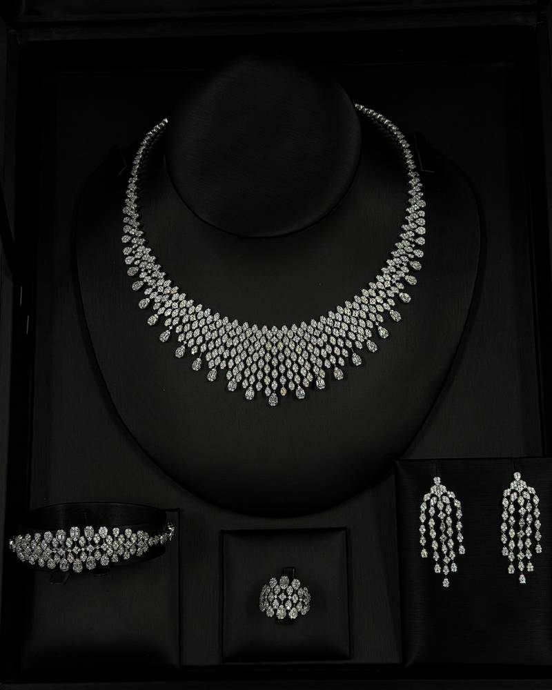 Diamond-studded accessory set with dangling stones