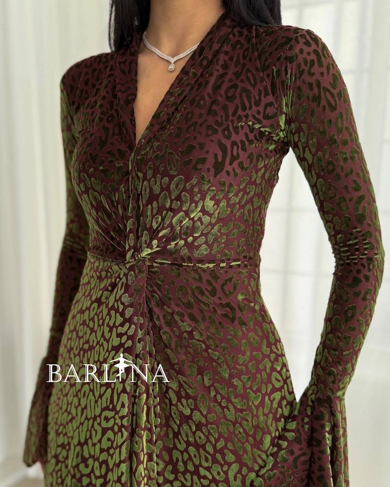 Long dress with a leopard print and a wrap cut