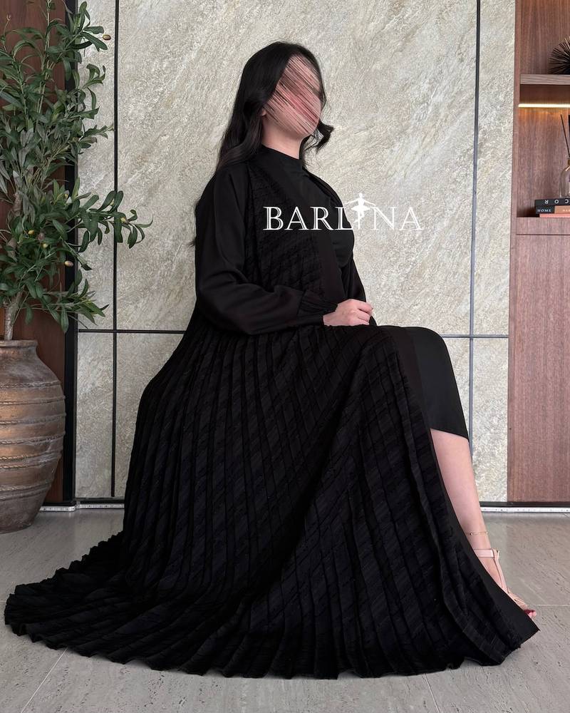 Black cloche abaya with flowing pleats