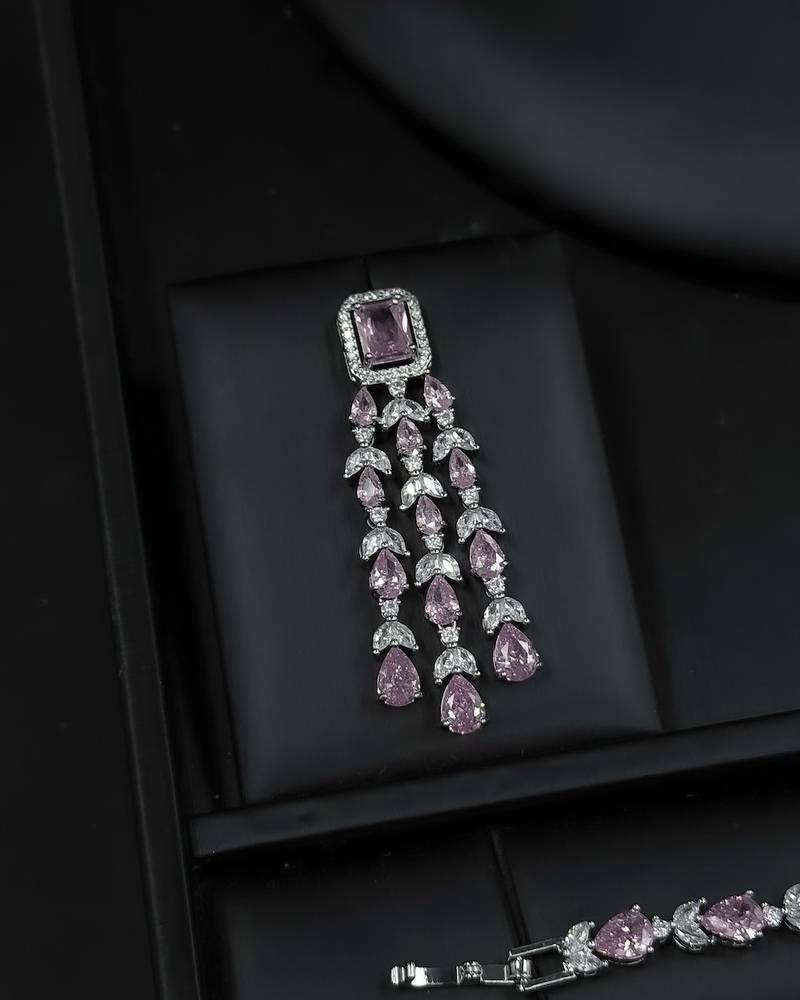Stylish mixed accessory set with dangling details