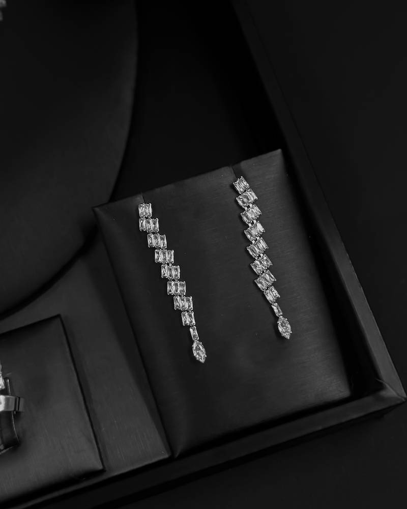Luxury accessory set with a modern geometric design