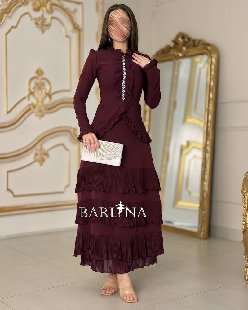 طقم برغندي بأكمام طويلة بتفاصيل كشكش