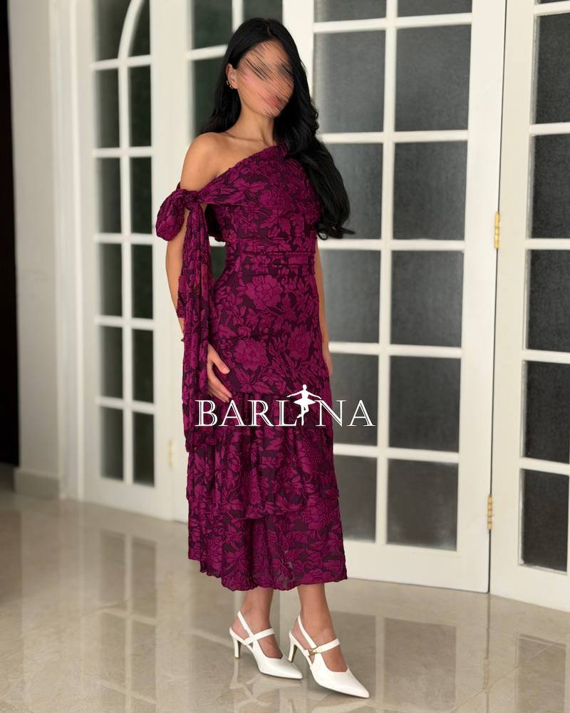 A soft midi dress with an elegant floral print