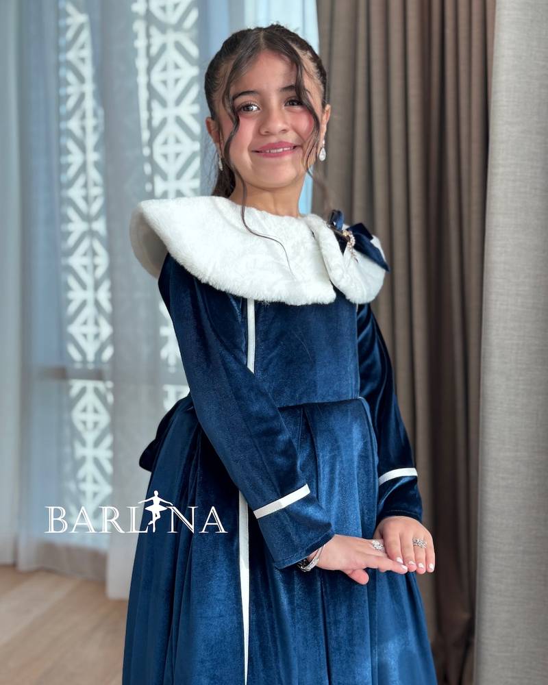 Girls' navy velvet dress with a white fur collar