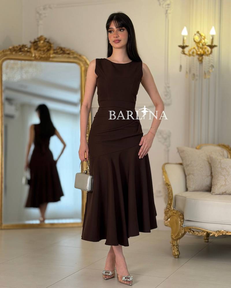Elegant brown midi dress with a soft cut