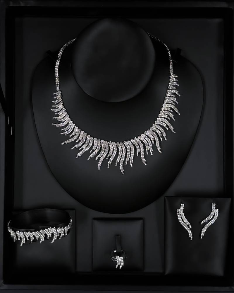 A luxurious accessory set with a distinctive modern look