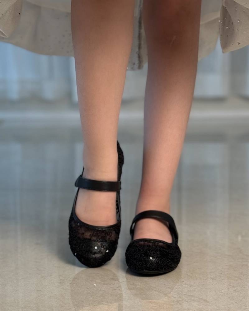 Girls' shoes with mesh embroidery and elegant shine