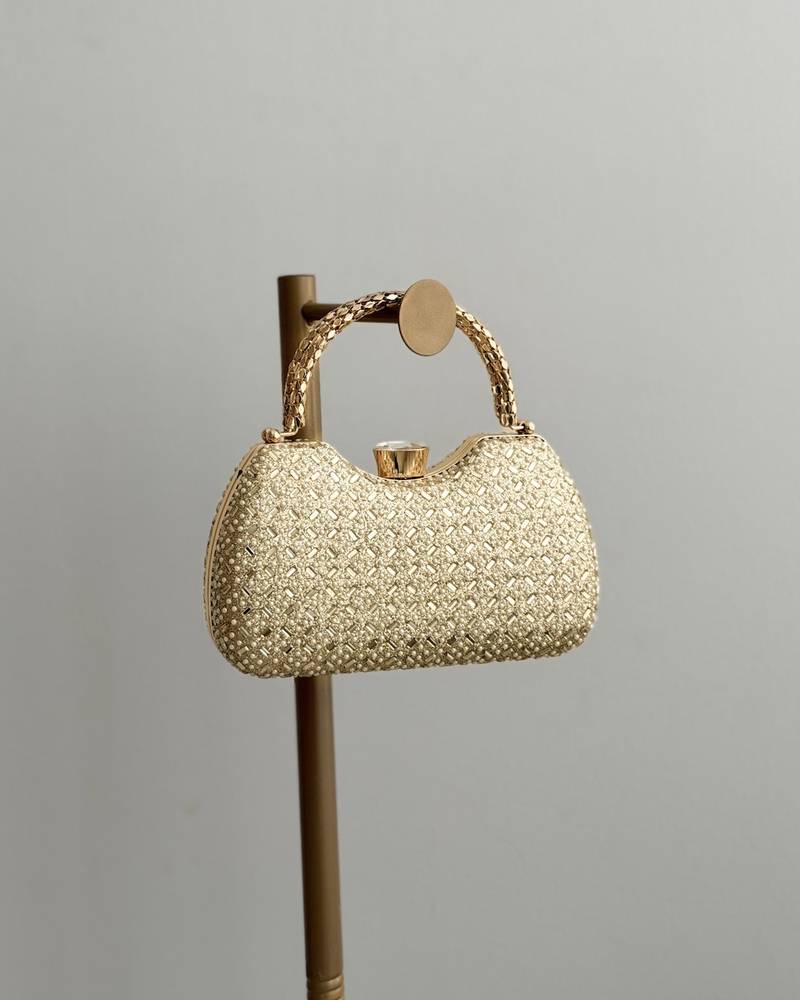 Luxury evening bag with interlocking metal handle