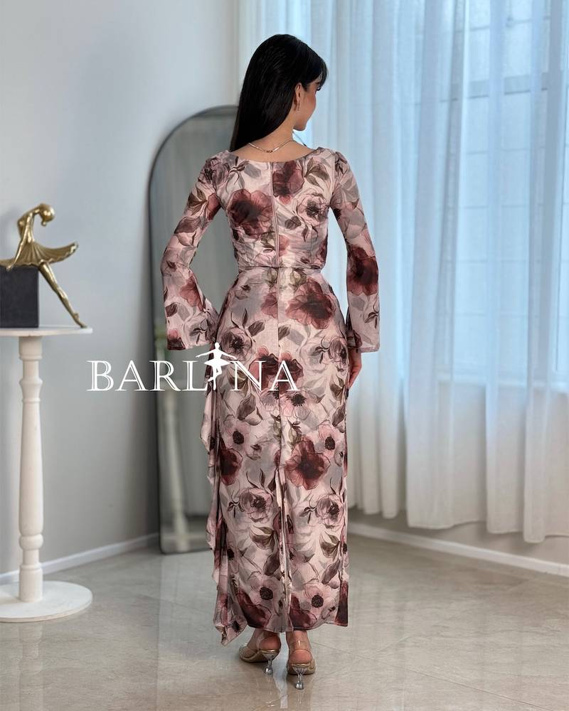 Long dress with a delicate floral print
