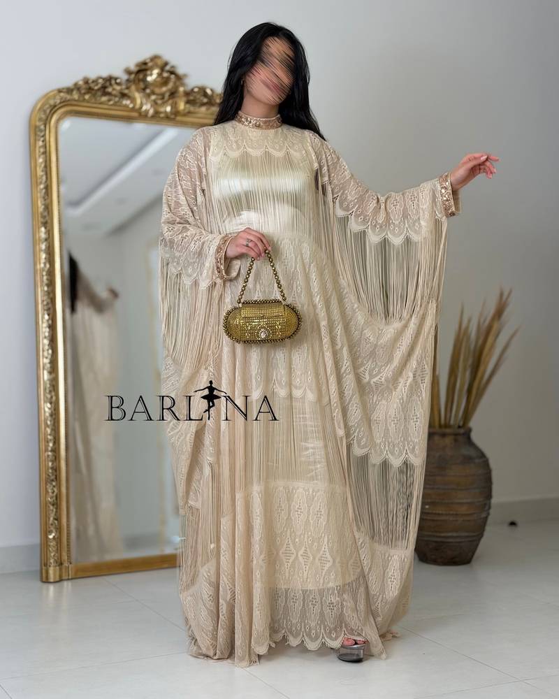 Elegant, wide jalabiya with a bisht design and lace fabric.