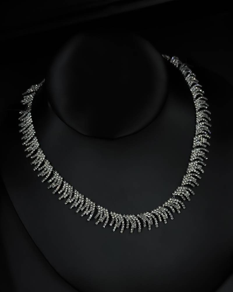 Elegant accessory set with delicate branching