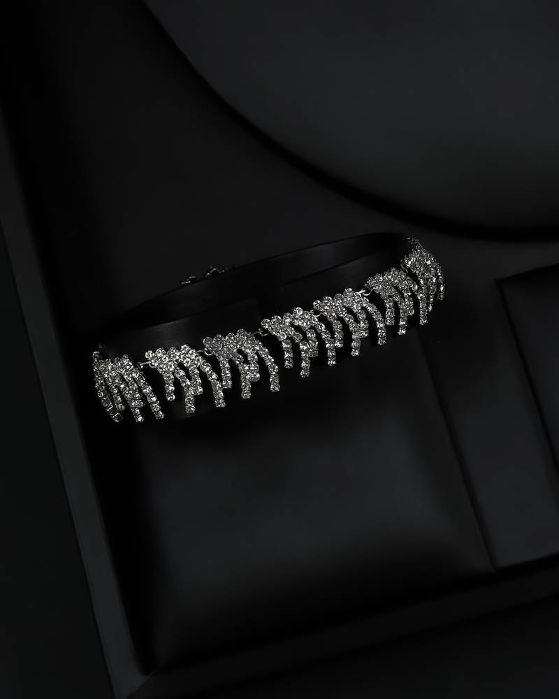 Elegant accessory set with delicate branching