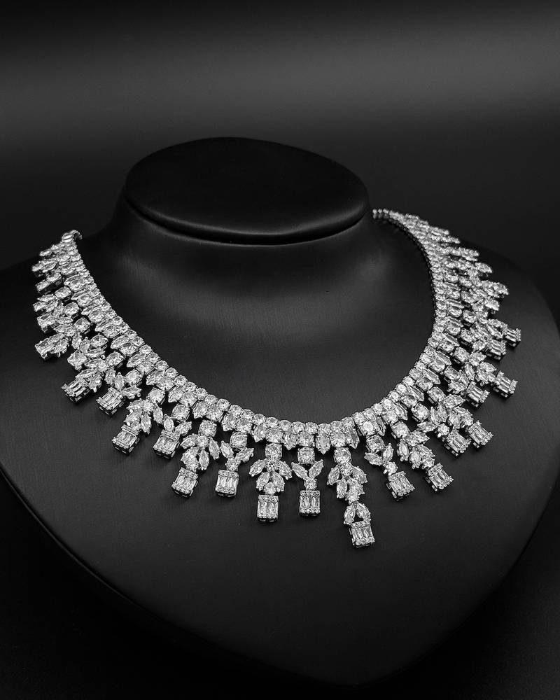 Royal accessory set with various stones