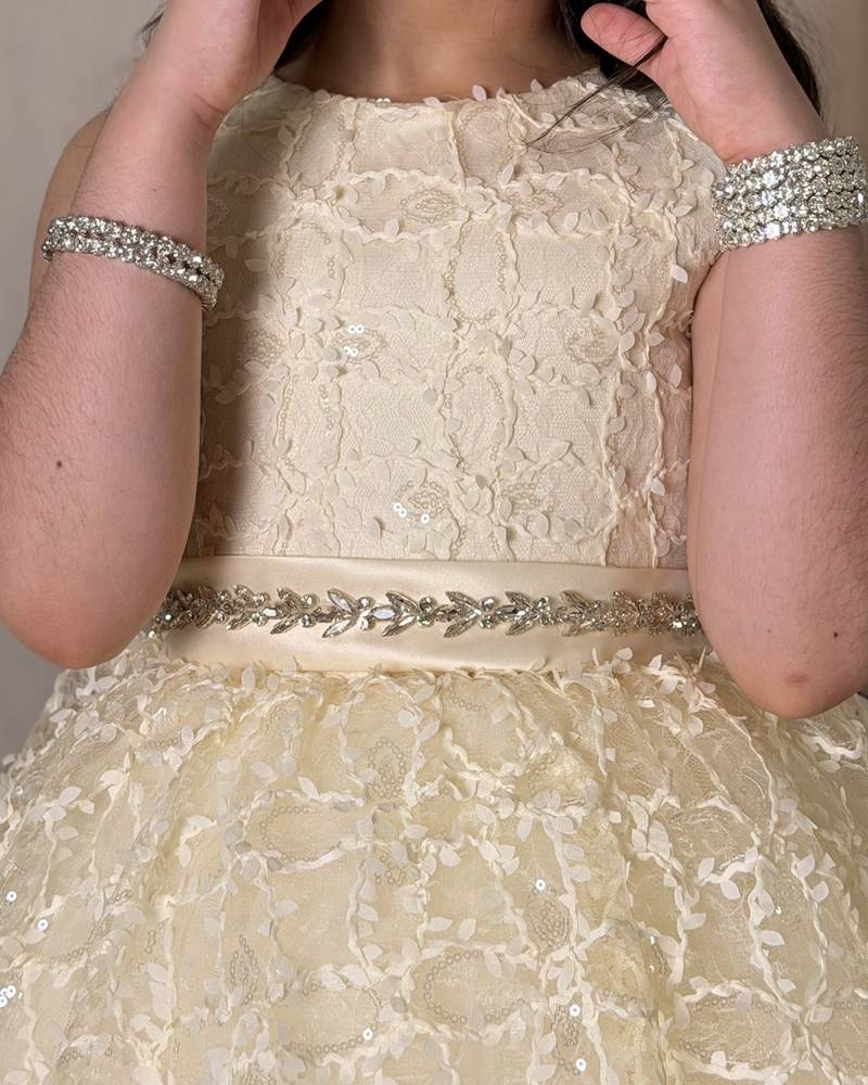 Girls' lace evening dress with ruffled edges