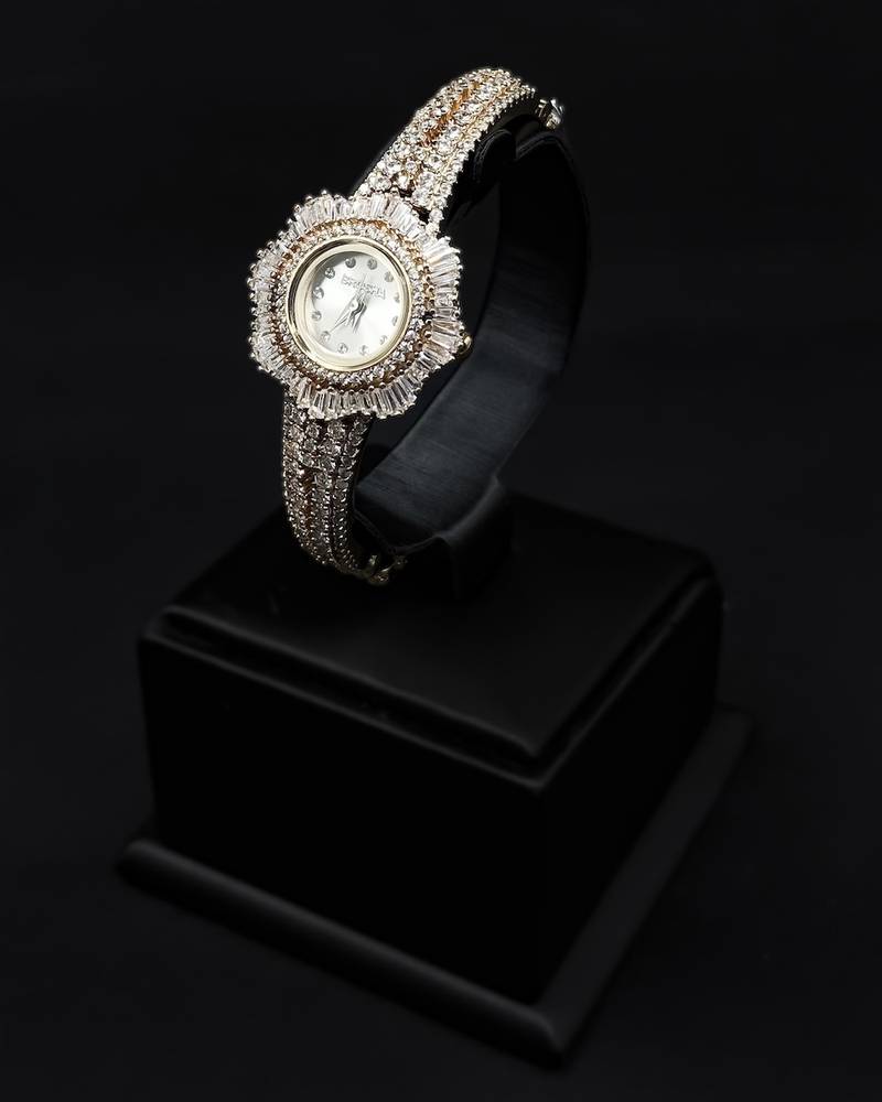 Women's watch with a design adorned with sparkling crystals