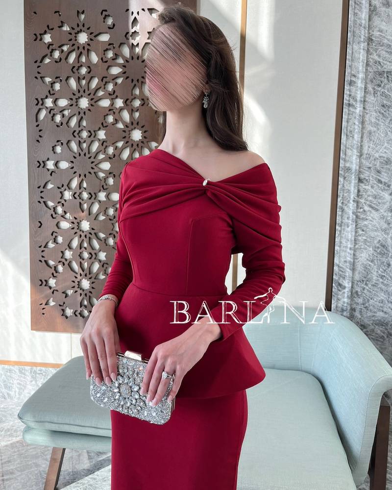 Red dress with a slim fit and one-shoulder design