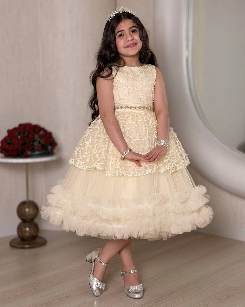 Girls' lace evening dress with ruffled edges