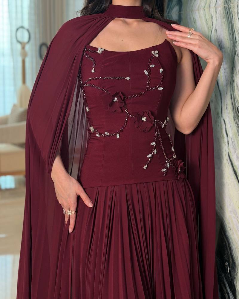 فستان سهرة بليسيه عنابي بكيب منفصل
