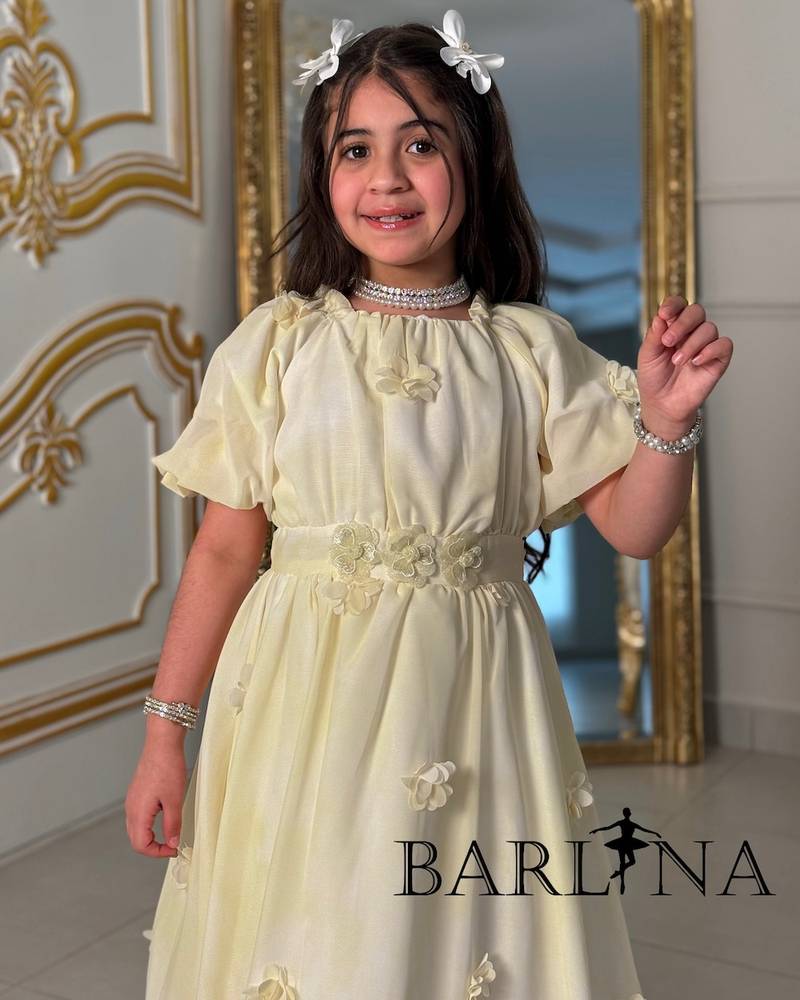Girls' dress with a belt decorated with flowers