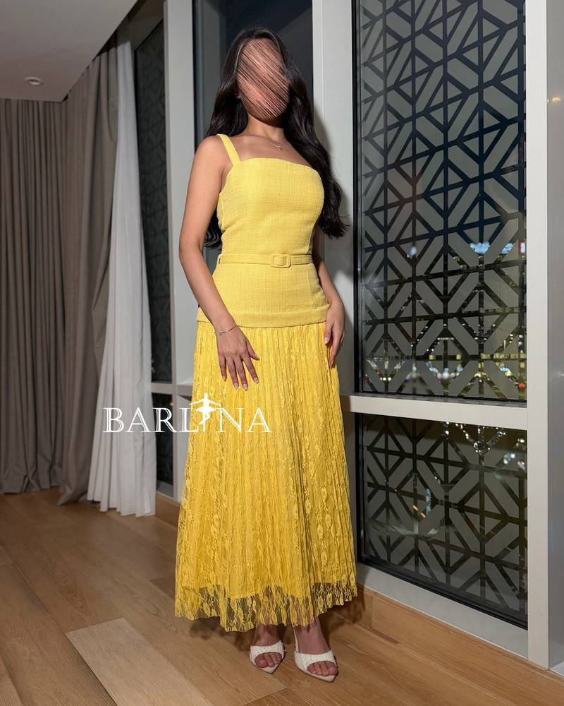 Elegant dress with lace pleats