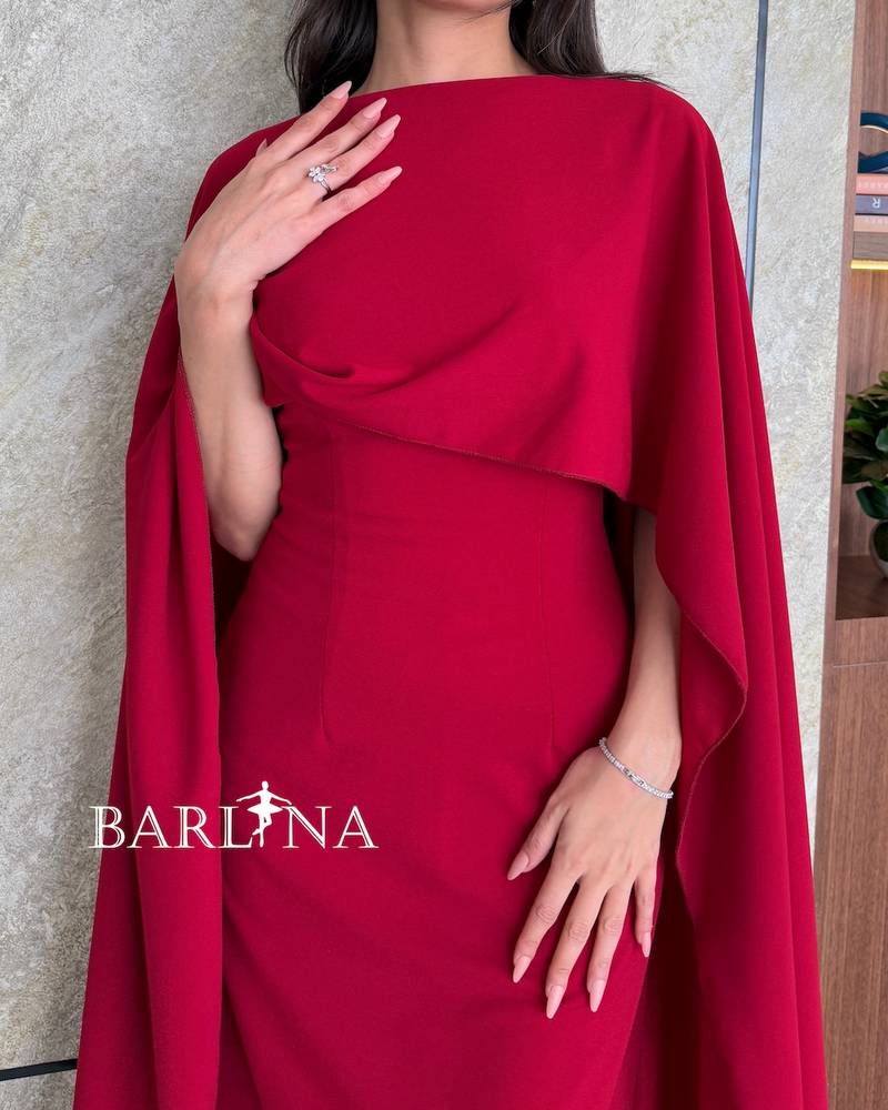 Elegant red dress with long shoulders