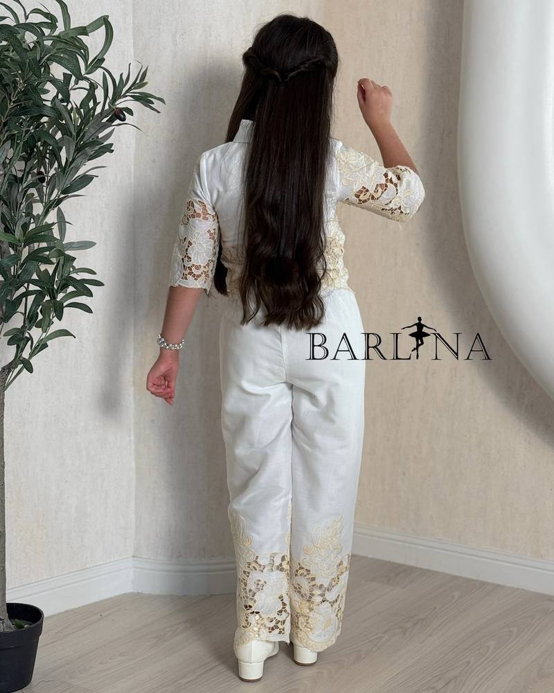 Girls' set with openwork lace details