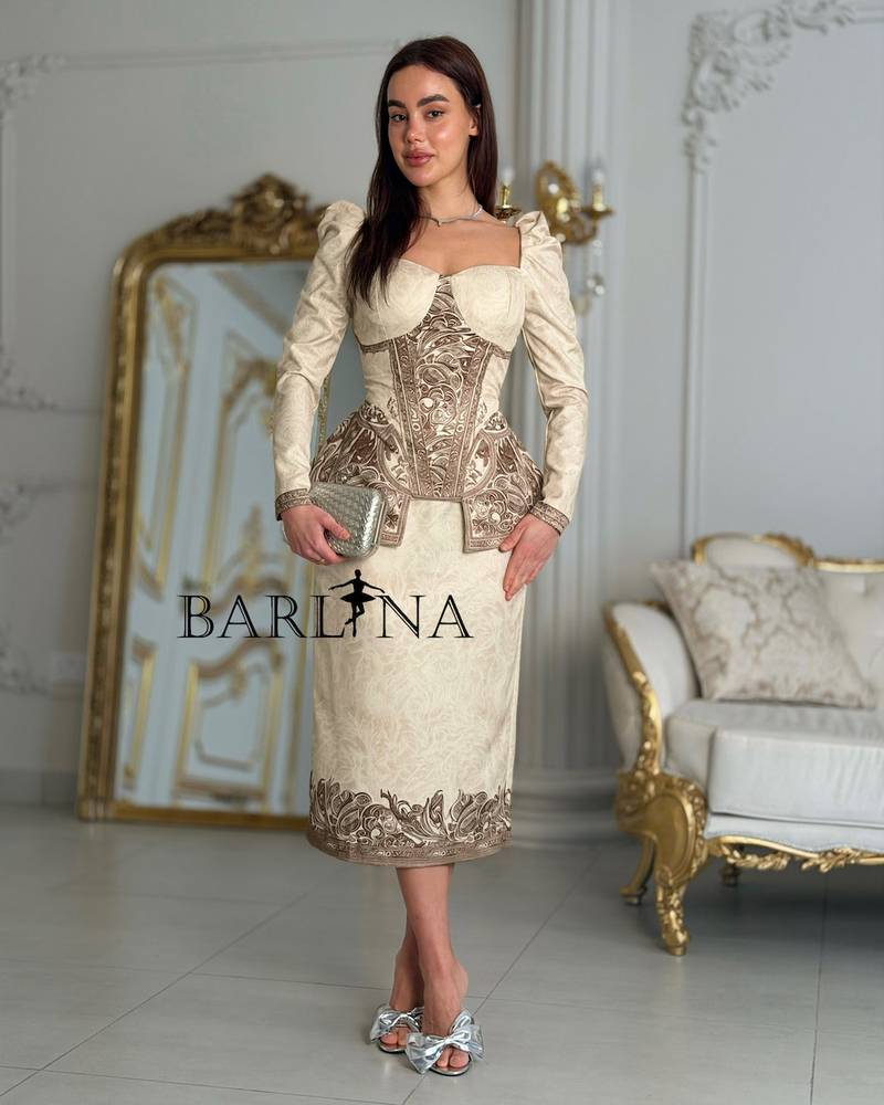 Beige set with a luxurious design and embossed patterns