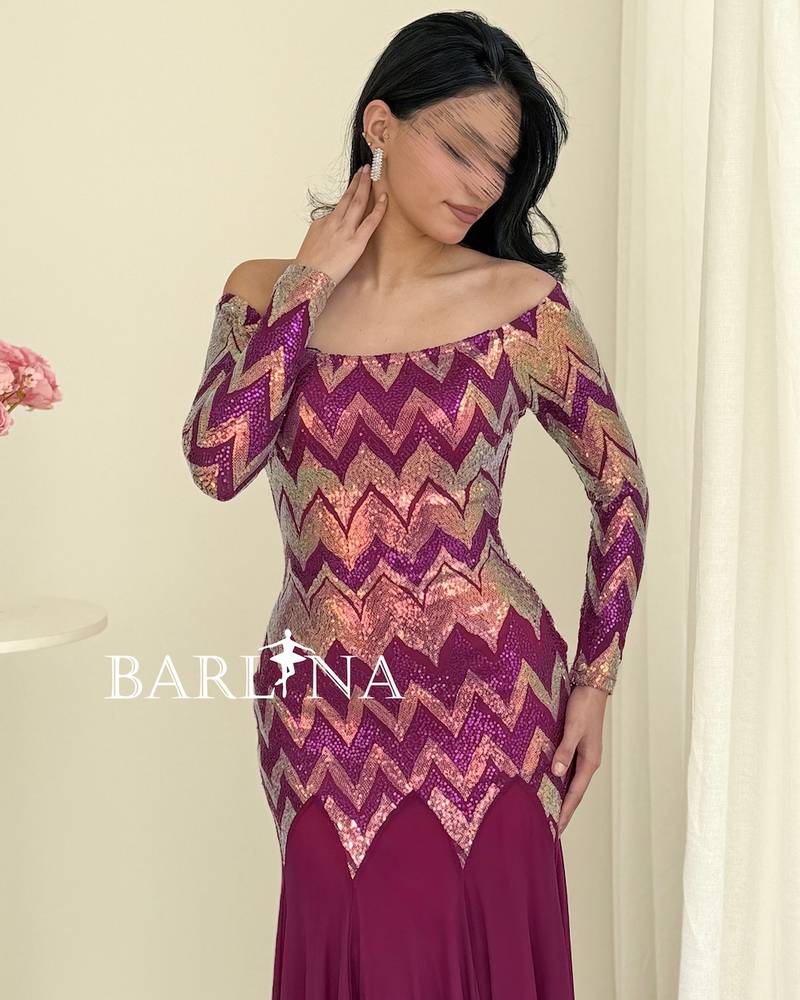 Fuchsia dress with a zigzag pattern in bright colors