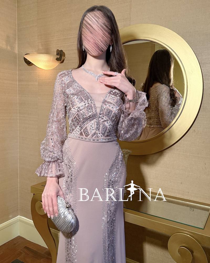 Luxurious long mauve dress with shiny embroidery