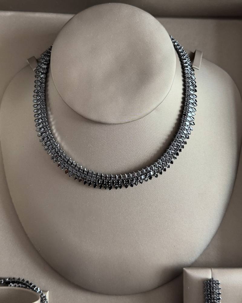 Accessory set decorated with black stones