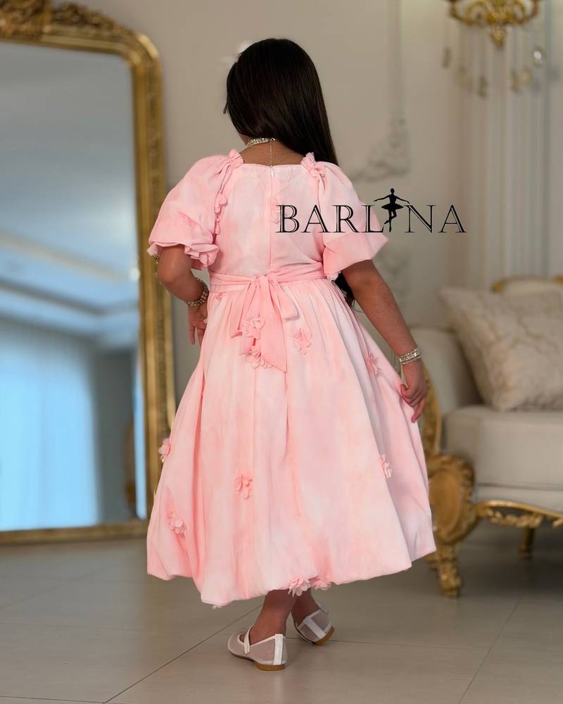 Girls' dress with a belt decorated with flowers