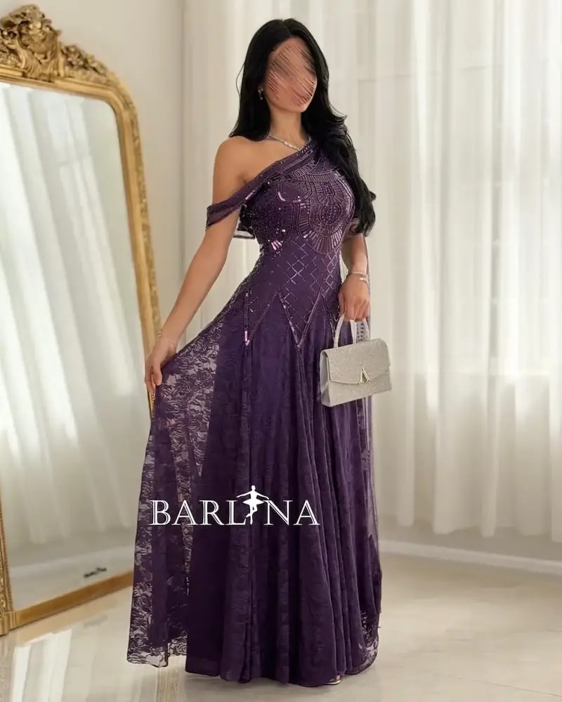 Elegant one-shoulder evening dress adorned with embroidery