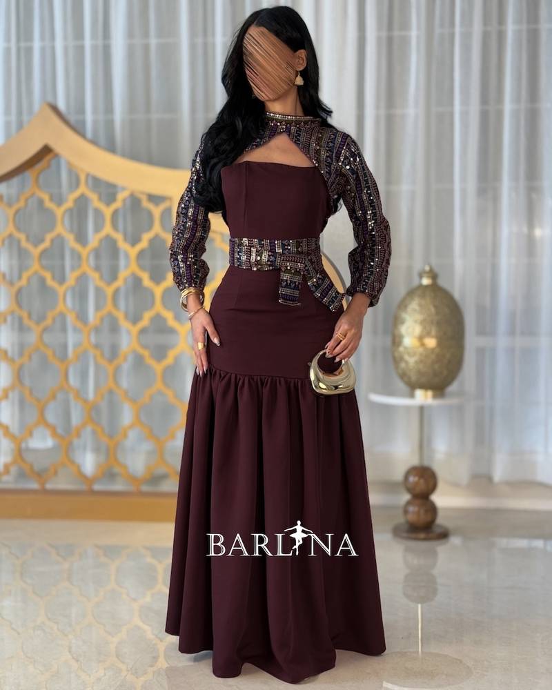 Long burgundy dress with a wide skirt