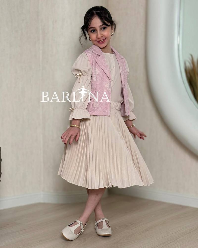 Girls' beige pleated set with a pink vest