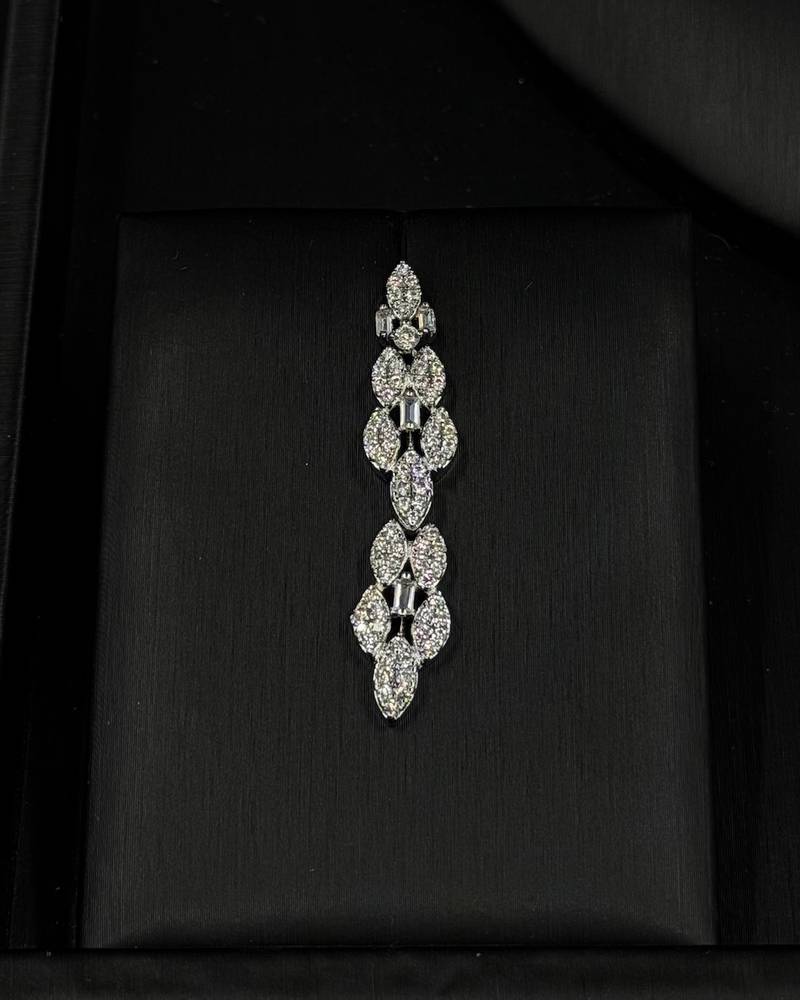 Diamond-effect accessory set with paper details