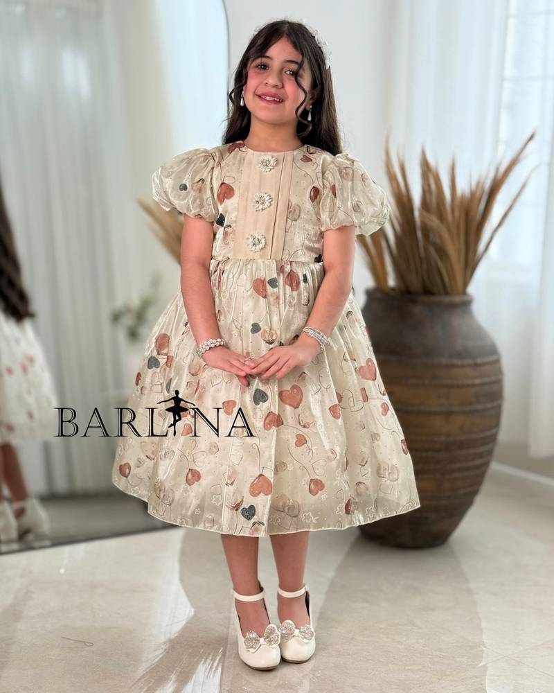 Beige girls' dress decorated with a heart print