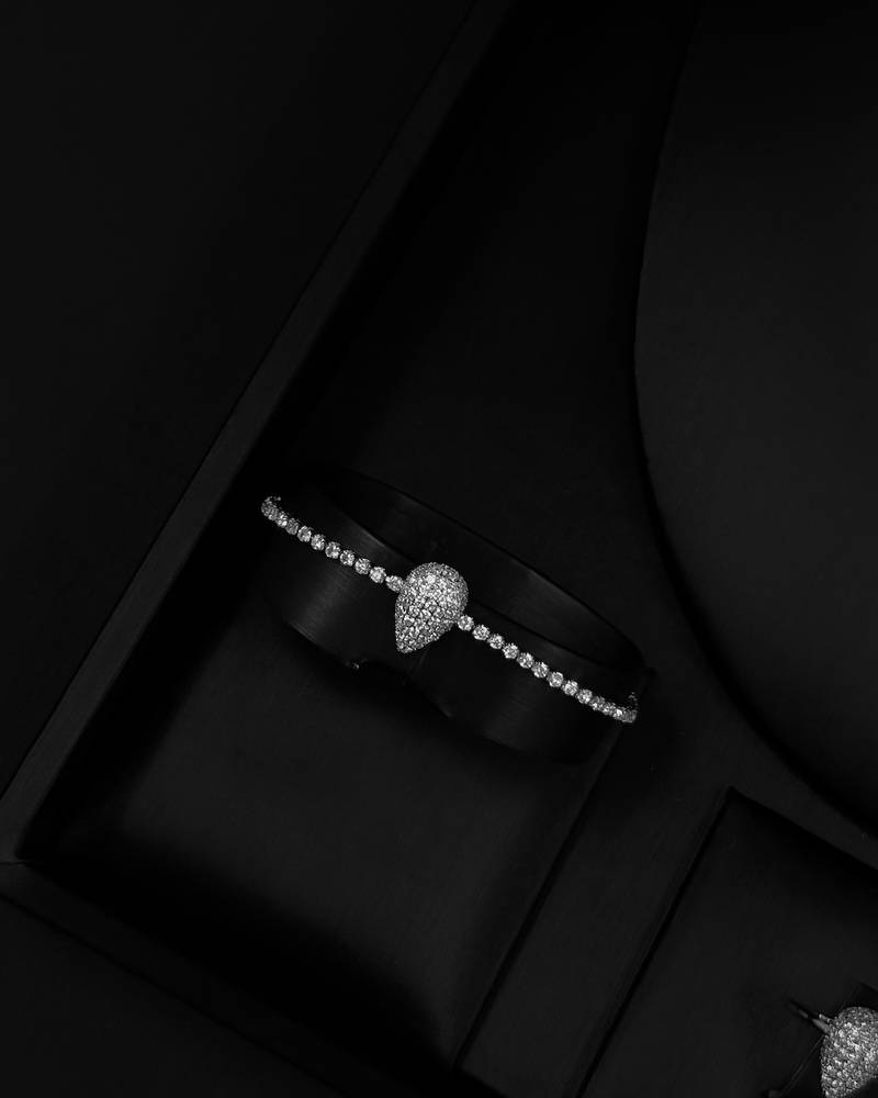 Accessory set with a sparkling studded teardrop pendant