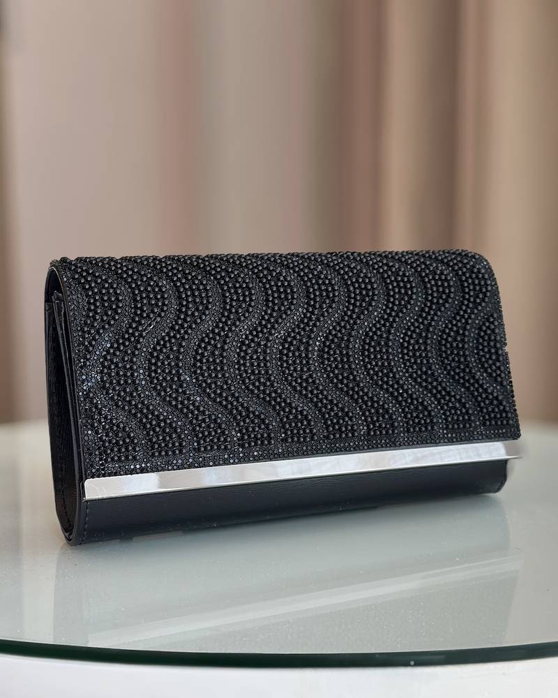 Evening bag designed with waves-shaped beads