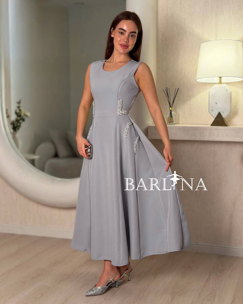 Soft gray dress with a fitted cut